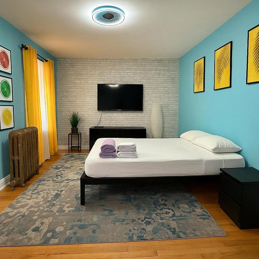 Modern Xl Queen Room Comfort & Character In Harlem New York 0*,